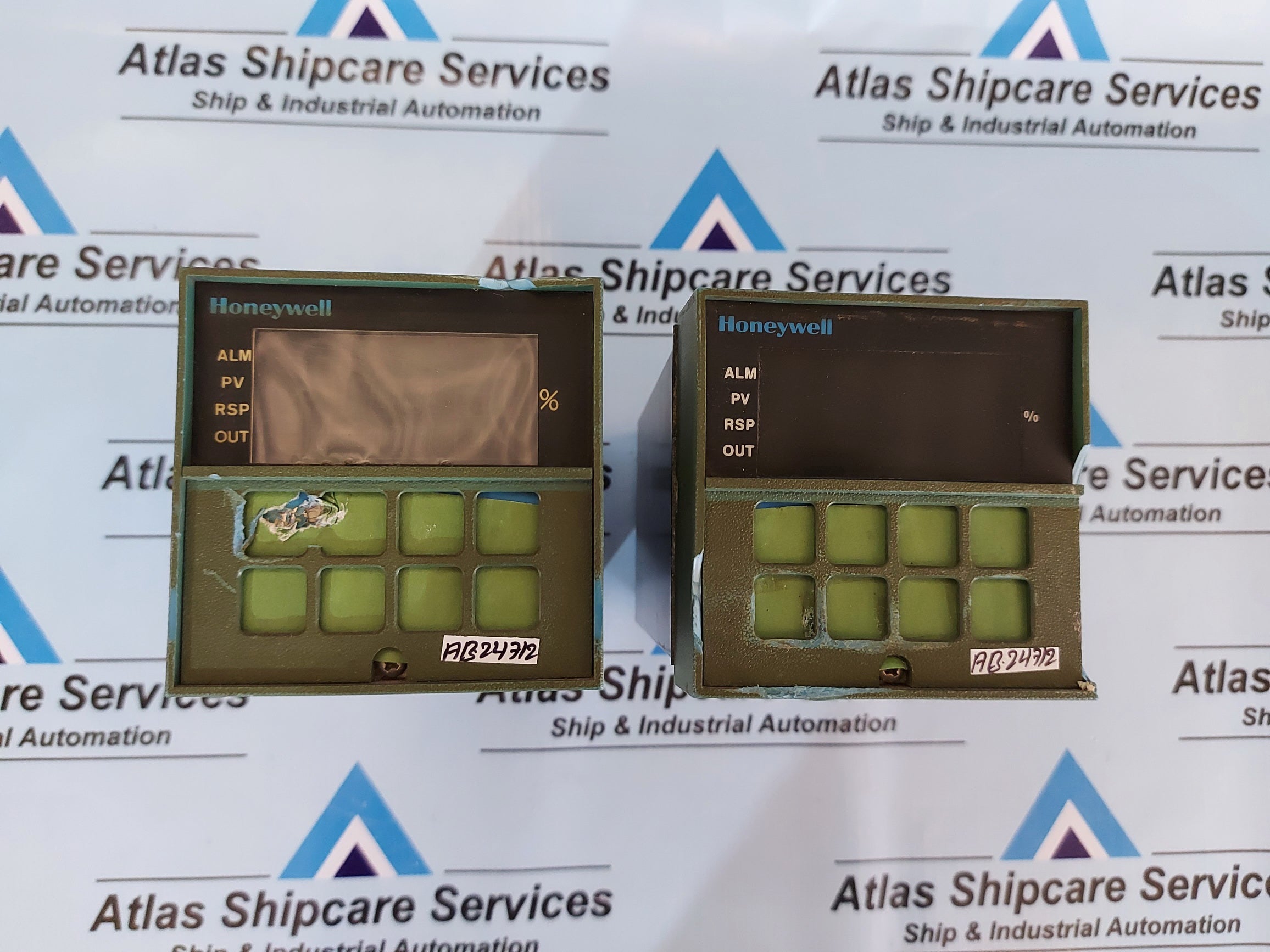 HONEYWELL DC3004-0-000-1-00-0111 TEMPERATURE CONTROLLER